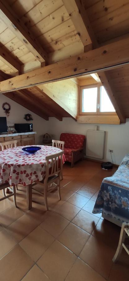 Apartament Mansarda A Carciato, Trilocale In Montagna Dimaro Zewnętrze zdjęcie