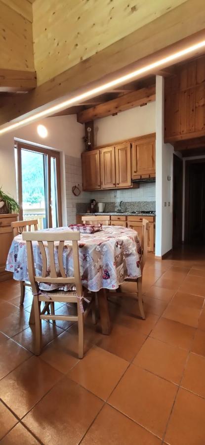 Apartament Mansarda A Carciato, Trilocale In Montagna Dimaro Zewnętrze zdjęcie