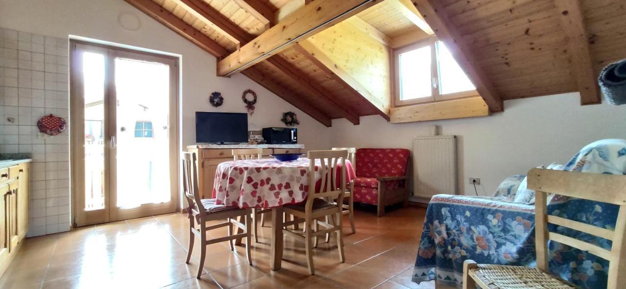 Apartament Mansarda A Carciato, Trilocale In Montagna Dimaro Zewnętrze zdjęcie