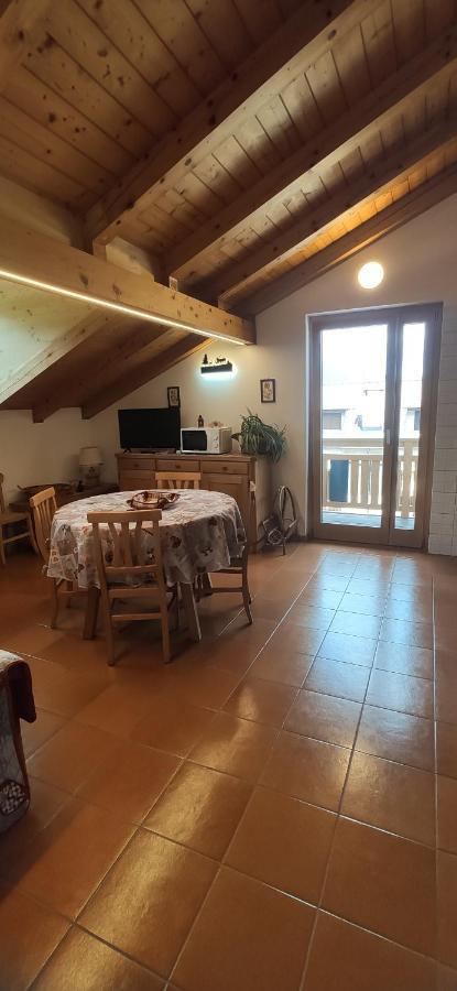 Apartament Mansarda A Carciato, Trilocale In Montagna Dimaro Zewnętrze zdjęcie