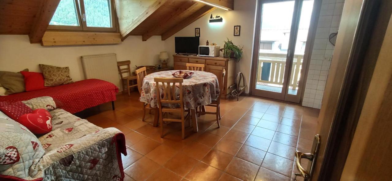 Apartament Mansarda A Carciato, Trilocale In Montagna Dimaro Zewnętrze zdjęcie