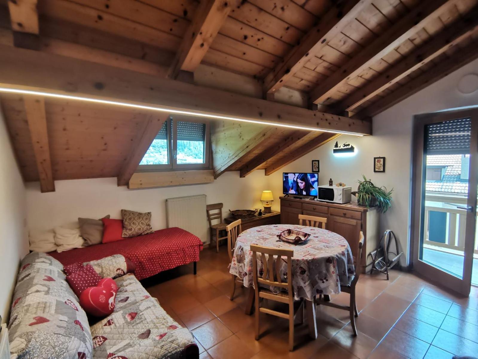 Apartament Mansarda A Carciato, Trilocale In Montagna Dimaro Zewnętrze zdjęcie