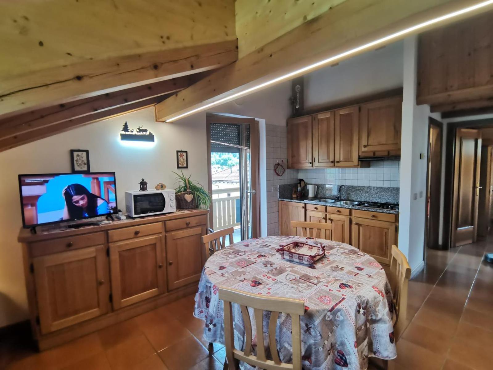 Apartament Mansarda A Carciato, Trilocale In Montagna Dimaro Zewnętrze zdjęcie