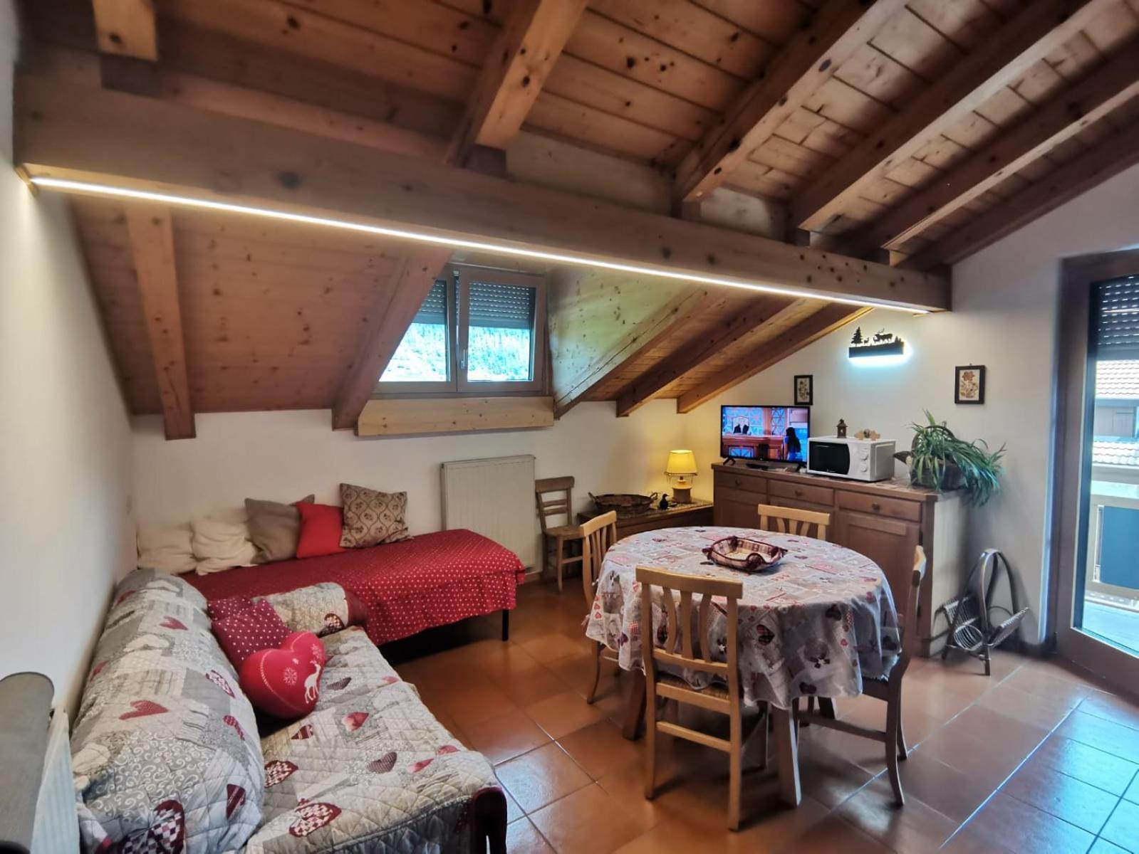 Apartament Mansarda A Carciato, Trilocale In Montagna Dimaro Zewnętrze zdjęcie